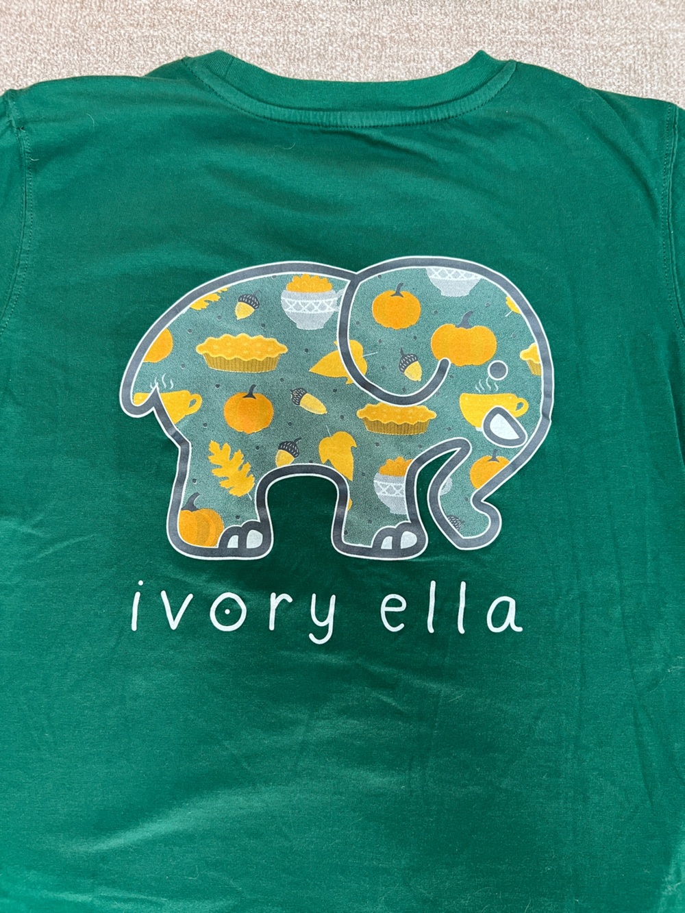 Ivory Ella Green Elephant Fall Graphic Tee. Thanksgiving. Fitted Women’s. Size S